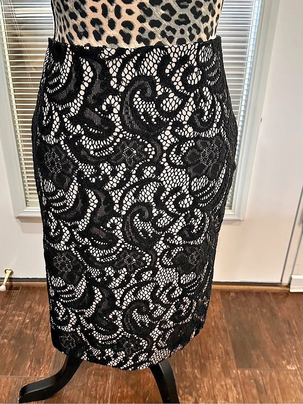 Ann Taylor Petite Black Lace Pencil Skirt Size 6P
